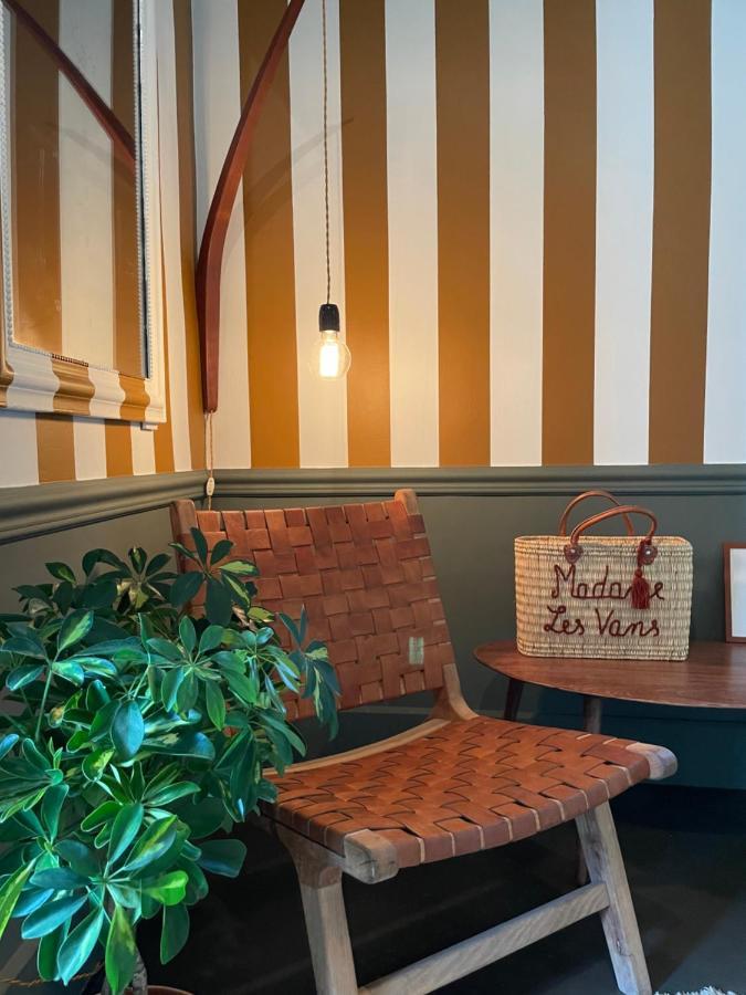 Bed and Breakfast Madame Les Vans - Chambre D'Hotes - Charme Et Design Экстерьер фото